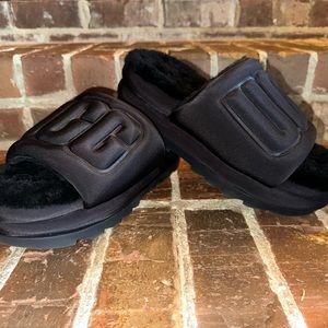 UGG Maxi Graphic Slide, black, women’s size 10